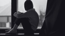 Além dos abusos sexuais, a jovem enfrentou ameaças de morte e agressões físicas - Imagem: Reprodução / Freepik