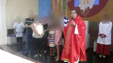 Durante o julgamento, o padre negou as acusações, alegando que suas ações eram apenas demonstrações de carinho - Imagem: Reprodução / Redes Sociais