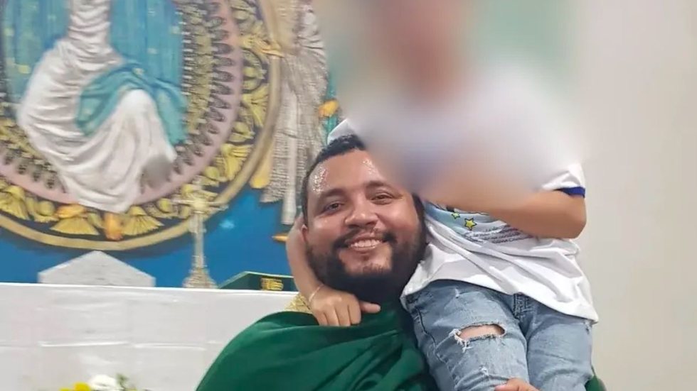 Padre é preso por suspeita de abusar de 2 meninos dentro de paróquia - Imagem: reprodução redes sociais