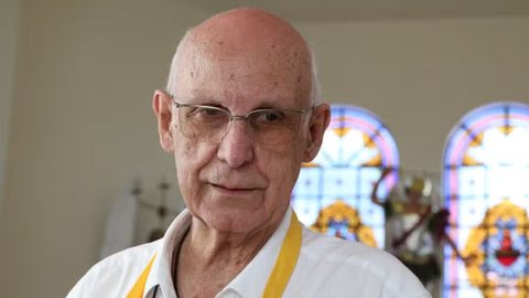 Júlio Lancellotti, conhecido por seu trabalho social, reafirma sua permanência na paróquia - Imagem: Reprodução/Agência Brasil