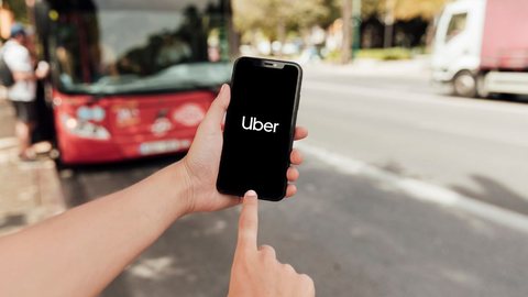 A iniciativa tem como o objetivo estimular motoristas da plataforma a acumularem pontos de Uber Pro - Imagem: Reprodução/Freepik
