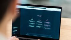 Ação judicial destaca riscos do ChatGPT e pede indenização após adolescente discutir suicídio com o chatbot - Imagem: Reprodução / Freepik