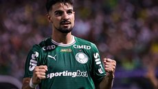O atacante do Palmeiras comemora o gol da vitória - Reprodução / Flaschore