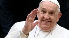 Após uma crise respiratória, o Vaticano confirma que o Papa Francisco está em tratamento intensivo e sua condição é grave. - Imagem: Reprodução | X (Twitter) - @AFPnews
