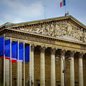 França será o primeiro país da União Europeia a restringir redes sociais para menores - Imagem: Reprodução/Freepik