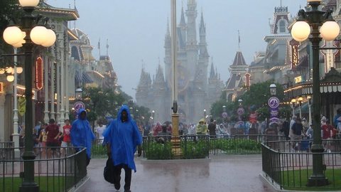 Parques da Disney e Universal suspendem atividades nos Estados Unidos - Imagem: Reprodução / Roteiro em Orlando