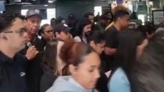 Imagens nas redes sociais mostram a dificuldade dos usuários em se deslocar entre as estações - Imagem: Reprodução / Instagram / @piraporinhacityy
