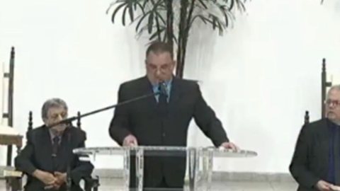 Pastor vira alvo de revolta após relatar agressões ao filho em culto - Imagem: Reprodução/Redes Sociais