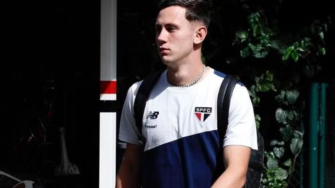 Patrick Lanza em viagem do São Paulo ao Rio de Janeiro - Foto: Rubens Chiri/saopaulofc