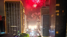 Palco montado na Avenida Paulista recebe 14 horas de shows e queima de fogos silenciosos - Imagem: Prefeitura de São Paulo