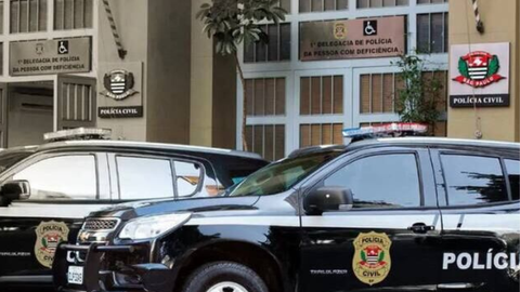 Homem foi preso em flagrante com armas, celulares e documentos falsos usados no roubo - Imagem: Divulgação | Polícia Civil de São Paulo