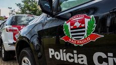 A ação do policial foi considerada legítima defesa, já que o assaltante estava armado e ameaçava a vítima durante o crime - Imagem: Reprodução