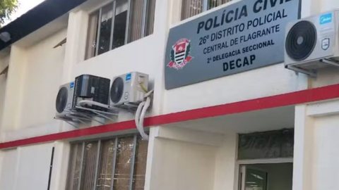 O caso segue sob investigação, com a perícia solicitada e o jovem detido à disposição da Justiça, levantando questões sobre a violência familiar - Imagem: Reprodução/G1