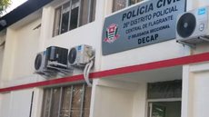 O caso segue sob investigação, com a perícia solicitada e o jovem detido à disposição da Justiça, levantando questões sobre a violência familiar - Imagem: Reprodução/G1