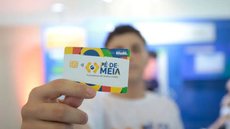 Senador Randolfe Rodrigues explica que cortes no Bolsa Família são adequações e não afetam quem precisa do benefício - Imagem: Divulgação / MEC