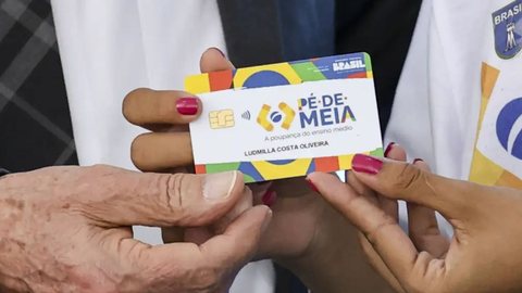 Alunos nascidos em janeiro e fevereiro têm direito ao incentivo de R$ 200, parte do programa federal de apoio ao ensino médio - Imagem: Reprodução / Marcelo Camargo / Agência Brasil