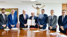 A nova legislação propõe penas de até 30 anos para líderes de facções e inclui medidas para dificultar o acesso a recursos financeiros - Imagem: Reprodução/Agência Brasil