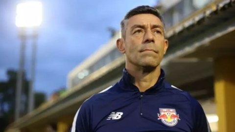 Pedro Caixinha assume o comando do Santos para a temporada 2025 - Imagem: Reprodução | Jogada10