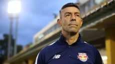 Pedro Caixinha assume o comando do Santos para a temporada 2025 - Imagem: Reprodução | Jogada10