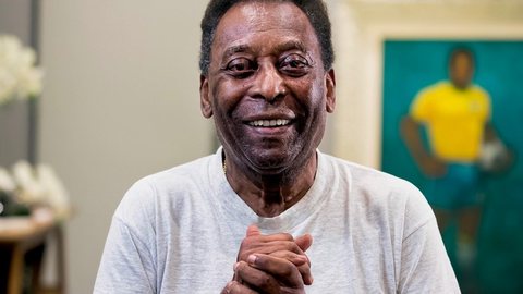 Pelé passa por tratamento de quimioterapia para tratar um câncer no cólon - Imagem: reprodução/Facebook