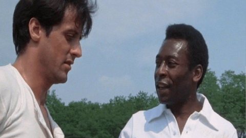 Cena do filme "Fuga Para a Vitória", estrelado por Sylvester Stallone, com a participação de Pelé - Imagem: reprodução/YouTube