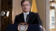 Gustavo Petro rejeita voos militares devido a denúncias de tratamento degradante a migrantes brasileiros. - Imagem: Divulgação / Presidência de Colombia