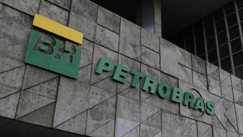 A dependência do Brasil por importações de derivados e a privatização de refinarias afetam o controle sobre os preços de combustíveis - Imagem: Reprodução/Fernando Frazão/Agência Brasil