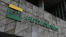 A dependência do Brasil por importações de derivados e a privatização de refinarias afetam o controle sobre os preços de combustíveis - Imagem: Reprodução/Fernando Frazão/Agência Brasil