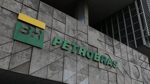 Petrobras e Transpetro assinam contratos de R$ 2,8 bilhões para construir cinco navios gaseiros, além de 36 embarcações de apoio, em estaleiros do RS, AM e SC. - Imagem: Reprodução