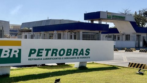 A União recebeu R$77,1 bi da Petrobras, sendo R$45,3 bi em tributos federais e R$31,8 bi em participações governamentais - Imagem: Divulgação