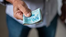 Grupo criminoso criavam identidades fictícias para obter aposentadorias fraudulentas - Imagem: Reprodução / Freepik