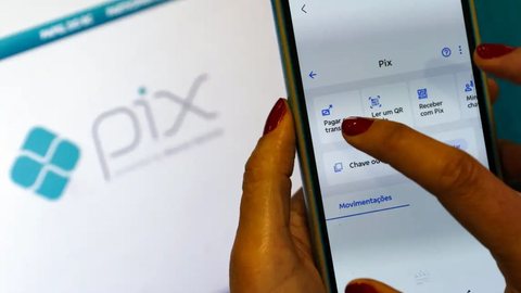 Com a nova resolução do Banco Central, boletos incluirão QR Code, permitindo pagamentos rápidos e eficientes pelo aplicativo bancário. - Imagem: Reprodução | Agência Brasil