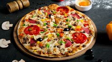 Com 512 especialistas de 60 países, o evento destacou a excelência gastronômica e premiou os melhores pizzaiolos do mundo - Imagem: Reprodução / Freepik