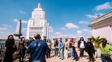 Turistas percorrem roteiro cultural ampliado pela Prefeitura - Imagem: Divulgação | SECOM