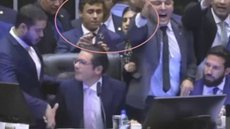 Imagens do incidente geraram polêmica, com Sóstenes Cavalcante afirmando que a agressão não ficará impune - Imagem: Reprodução/X