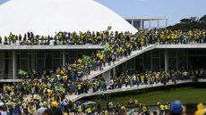 Apoiadores de Jair Bolsonaro (PL) ocupam prédio do Congresso Nacional, em Brasília (DF) - Imagem: reprodução/TV Globo
