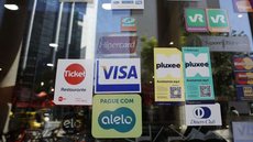 Além da Pluxee, operadoras como Ticket e VR também obtiveram decisões judiciais que suspendem a aplicação de trechos das novas regras do vale-alimentação. - Imagem: Reprodução/Agência Brasil.
