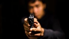 PM aposentado mata homem após tentativa de assalto a motoboy - Imagem: Reprodução / Freepik