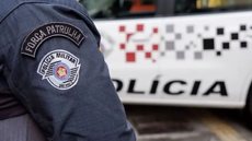 Corpos de policiais foram encontrados em casa com marcas de sangue - Imagem: Divulgação / PMSP