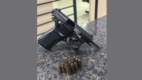 A Polícia Militar apreendeu armas, munições e drogas, enquanto investiga as circunstâncias do tiroteio e a fuga dos suspeitos - Imagem: Reprodução/Polícia Militar de Limeira