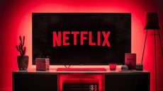 Com o crescimento do consumo de podcasts em vídeo, a Netflix aposta em grandes nomes para se destacar em um mercado saturado - Imagem: Reprodução/Freepik