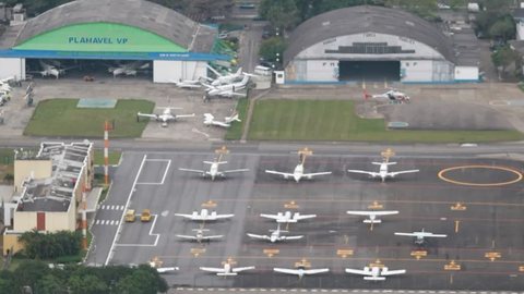 Polícia Civil apreende avião utilizado pelo PCC para o transporte de entorpecentes - Imagem: Divulgação / Agência Estado / Nilton Fukuda