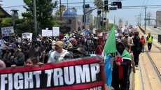 FBI investiga interferência de manifestantes nas operações de imigração em Los Angeles durante os protestos recentes - Imagem: REUTERS/Barbara Davidson