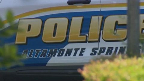 Viatura da polícia de Altamonte Springs é vista na região do crime - Imagem: Reprodução | Grupo Bom Dia