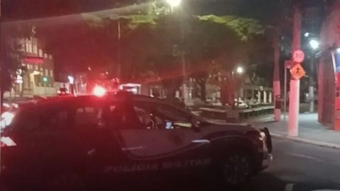 Prisão ocorreu após vítima ser esfaqueada em via pública. - Imagem: Reprodução/Polícia Militar de São Paulo.