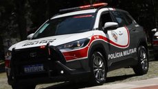 O incidente ocorreu na madrugada de sábado, quando a motorista, visivelmente embriagada, colidiu com um veículo estacionado - Imagem: Divulgação