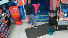 Policial que matou jovem com 11 tiros em mercado encara júri popular em SP - Imagem: Reprodução / Câmera de Segurança