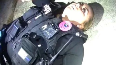 VÍDEO: policial tem overdose após achar drogas em veículo durante revista - Imagem: reprodução Tavares Police Department