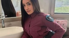 Imagens polêmicas mostraram a policial usando algemas de forma sugestiva, gerando repercussão entre colegas e superiores - Imagem: Reprodução/Redes Sociais