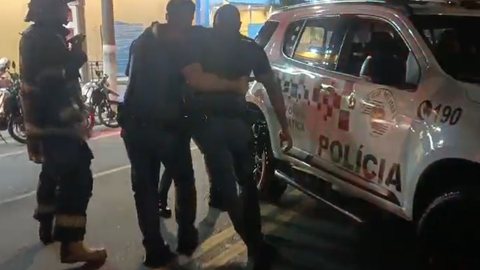 Protesto contra a falta de energia na cidade resultou e um policial baleado - Imagem: Reprodução I YouTube CNN Brasil